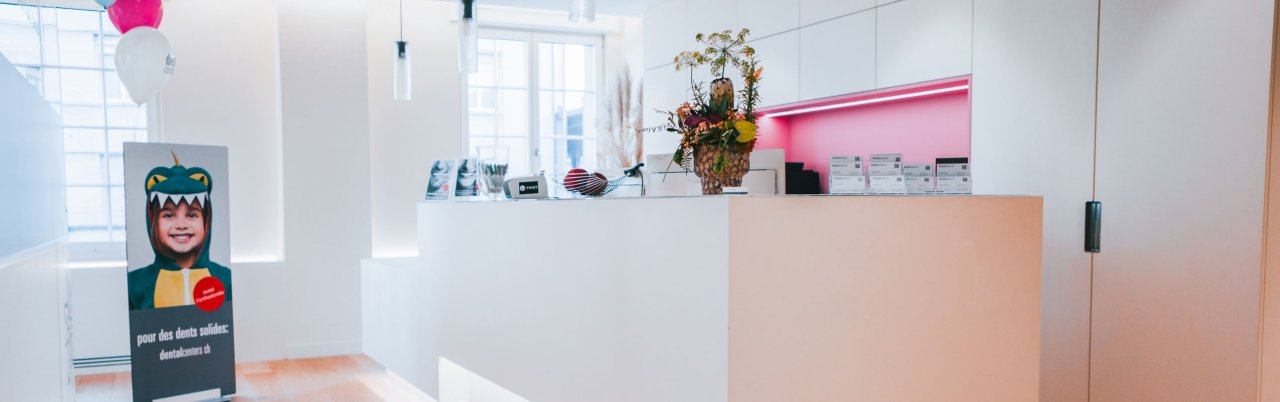 Rezeption im dentalcenters.ch Fribourg