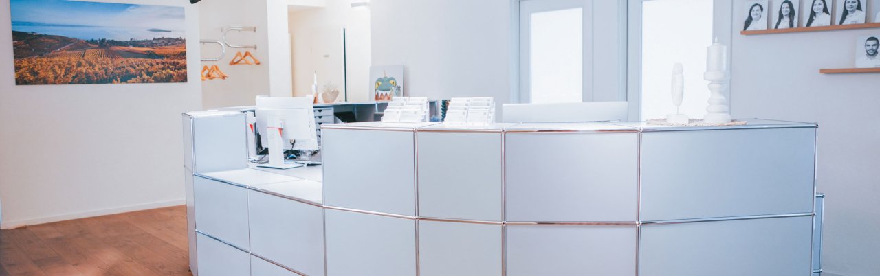 Rezeption im dentalcenters.ch Biel Manor